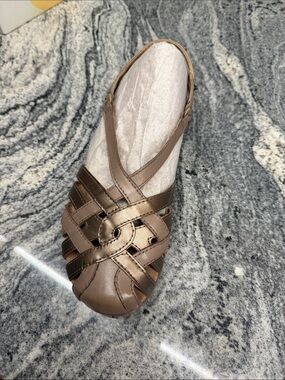 Earth Women Metallic Brown Woven Flat Sandal